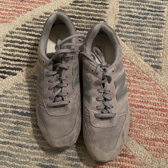 New Balance sneakers - Picture 2 of 3